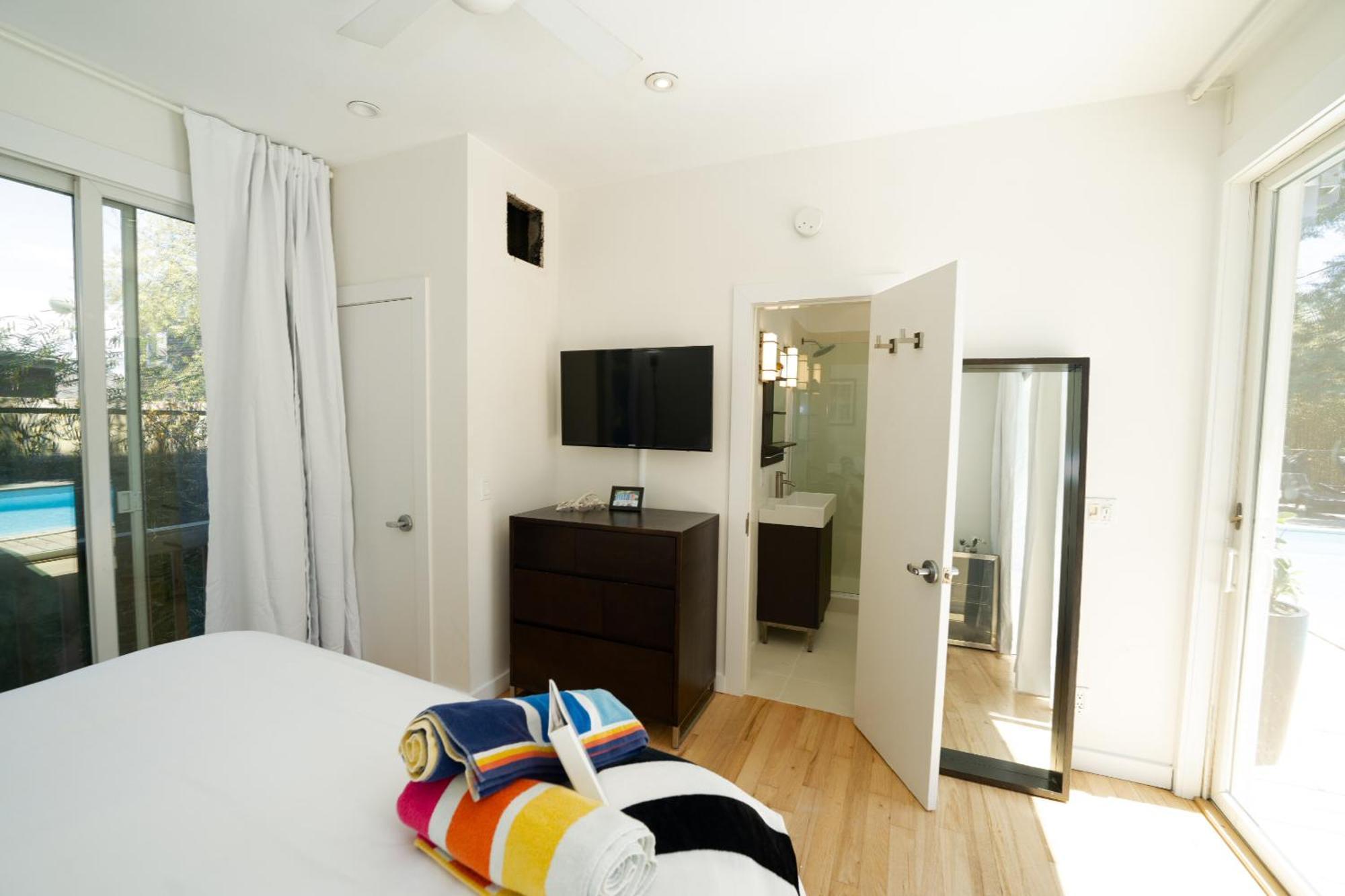 The Madison Fire Island Pines Hotel Room photo
